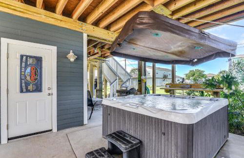 Walk to Sea Isle Beach Group Getaway with Deck! - Foto 1