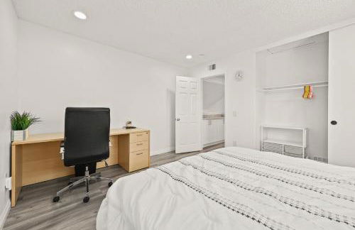 Newly Remodel Luxury Home with Hotel-Like Amenity - Foto 11