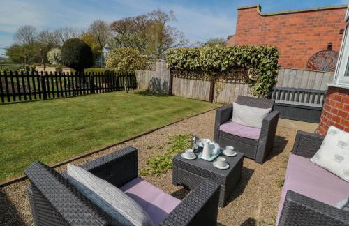 Field Cottage - Photo 21