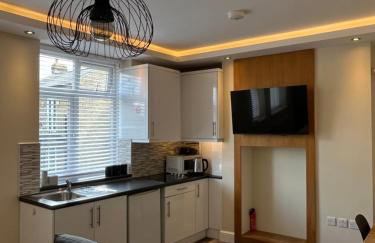 The Lily Aparts - Photo 8