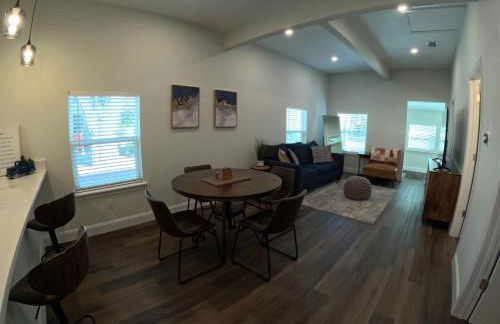 Steps to Trolley Stop 11 Renovated Home with Free EV Station - Foto 15