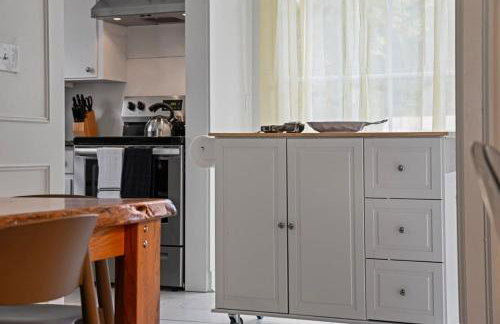 Near University & Dining- Garden District Dwelling - Foto 15