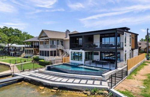 Lakefront Stay for 16 with Pool Dock & Game Room - Foto 47
