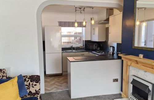 Semi detached quite location - Foto 12