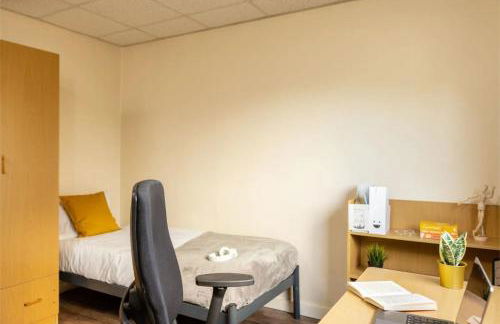 John Lester and Eddie Colman Courts in Salford - Foto 19