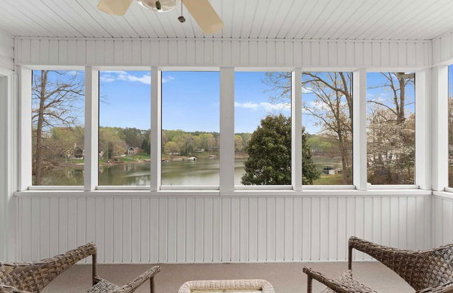 Sleeps 22, Lakefront w/ Private Dock & Pool, 2 Houses Lake Living by Avantstay - Foto 4