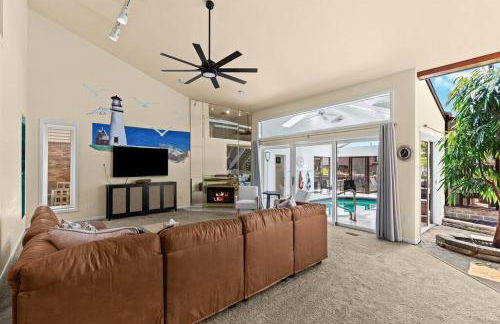 NEW! 4BR I Indoor Pool on the Bay in Boat Town USA - Foto 37