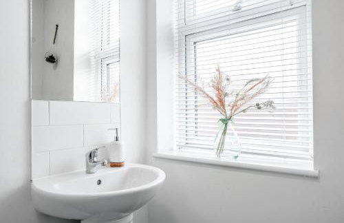 Spacious 4 Bedroom house near Leeds CC - Foto 26