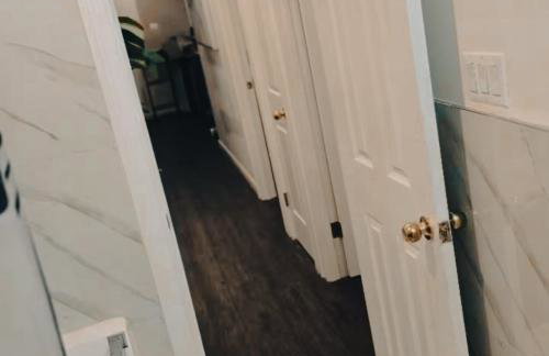 Cozy 2-bedroom with jacuzzi tub in perfect Queens with AC near JFK - Foto 8