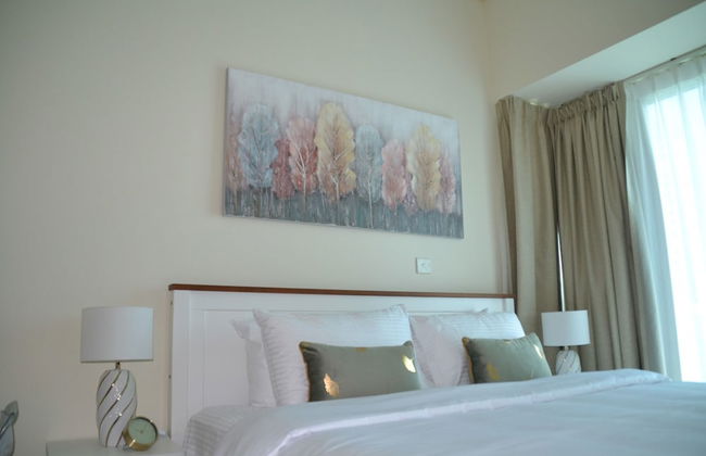 Delightful Lake View 1 Bedroom in JLT - Photo 3