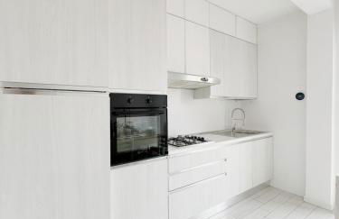 Thomas House on Train Tracks - Foto 5