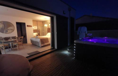 Suite l'inattendu avec Spa privatif et espace bien-être. - Foto 8