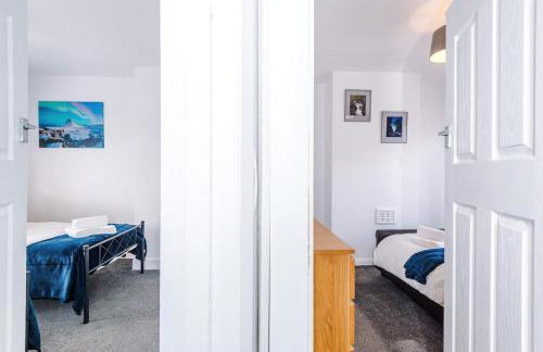 Charming 2 Bed House, Sleeps 6, Free parking, Contractors welcome - Foto 51