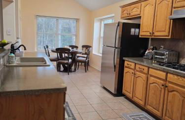 Lovely Lakeside Living - Foto 28