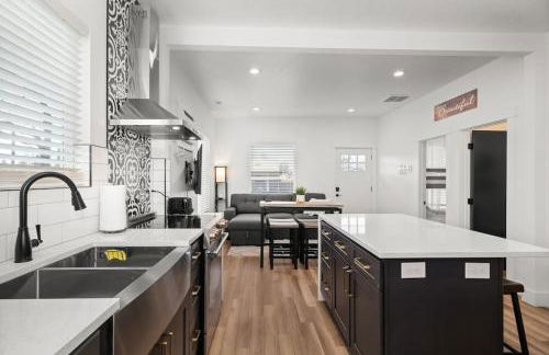 Updated Family Friendly Hillyard Gem NEW HOT TUB! - Foto 9