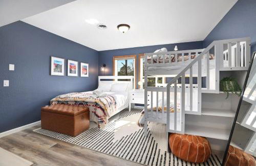 Lakeside Nest Dock on Lake Rayburn Sleeps 10 - Photo 32