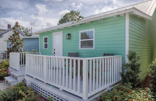 Quaint Cottage with Private Pool-Walk to Everything - Foto 31