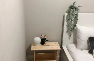 Three Bedroom City Home with Garden - Photo 21