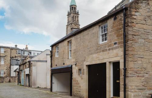 Charming Central Mews Home with Secure Parking - Foto 9