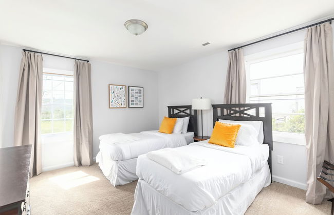 Near the Airport East Lake Craftsman - Foto 1