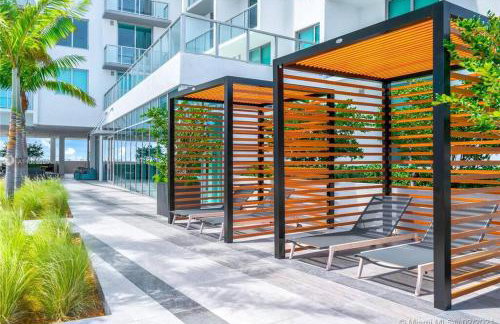 BRAND NEW TOP FLOOR IN THE HEART OF MIAMI - Foto 18