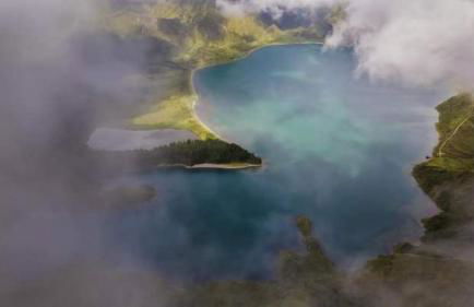 Blue And Gold Cozy Home - Photo 5