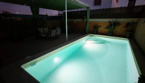 A un metro Sevilla. - Foto 2