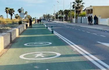 Adosado en la playa con piscina - Foto 28