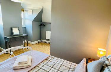 4-Bedroom House 5 mins to Beach & Parking - Foto 49