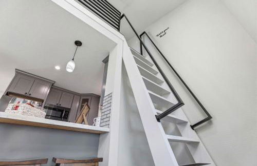 Angie Oasis Yard, Loft & Stocked Kitchen - Photo 21