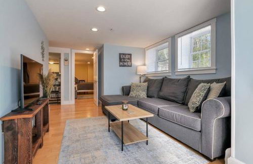 2BR Apt w/ 3 min Walk to downtown SWH - [Low Tide] - Foto 1