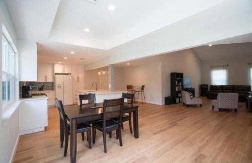 2 Large Bedrooms Open Living Peaceful - Photo 17