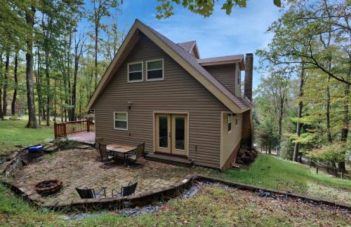 Luxury Lakeside Mountain Escape with Wraparound Deck Near Terra Alta, West Virginia - Foto 3