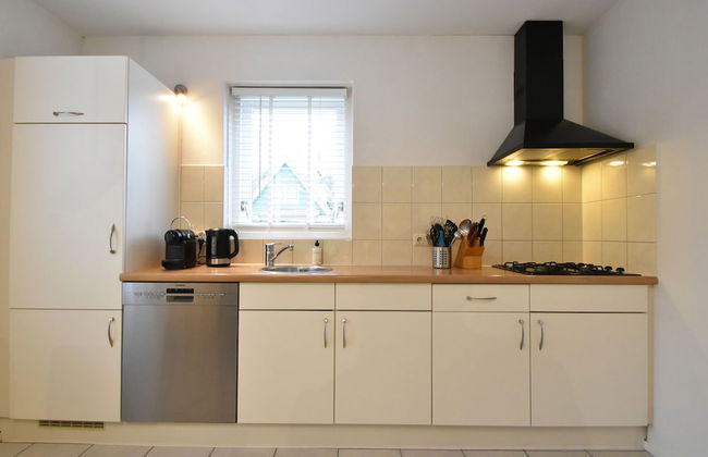 Quaint Holiday Home in Zonnemaire With Roofed Terrace - Foto 2