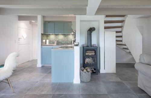 Idyllische kleine Reetdachkate mit Blick über die Felder - Kamin, Terrasse & Privatparkplatz - Foto 5