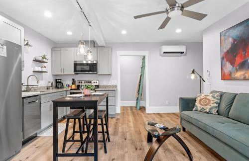 Downtown Retreat - Private Yard- Parking - Foto 21