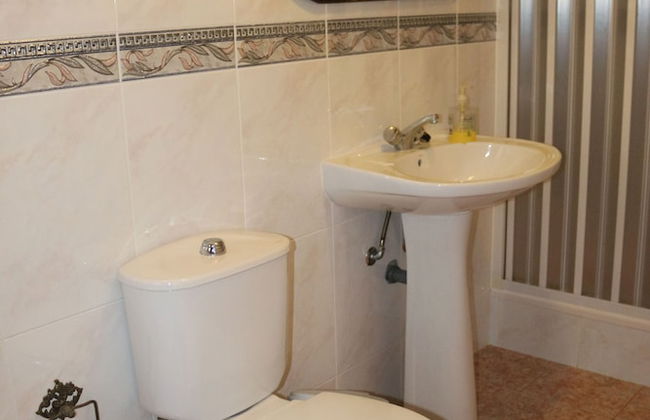 3 Bedroom Apartment in a Ground Floor of a Vila Wseparate Kitchen Living Room - Foto 19