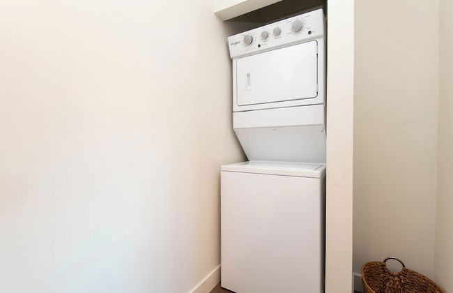 Wonderful 2-BR Apt Near Dodger - Photo 3