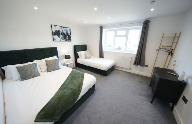 Heathrow Charge and Go - Photo 21