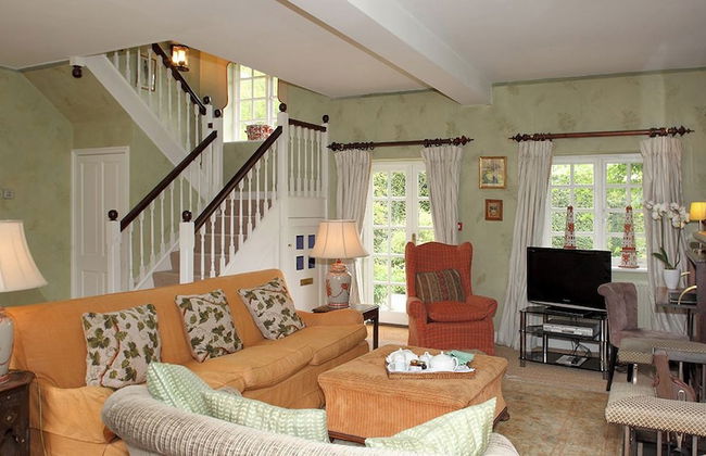 Aintree Cottage - Photo 1