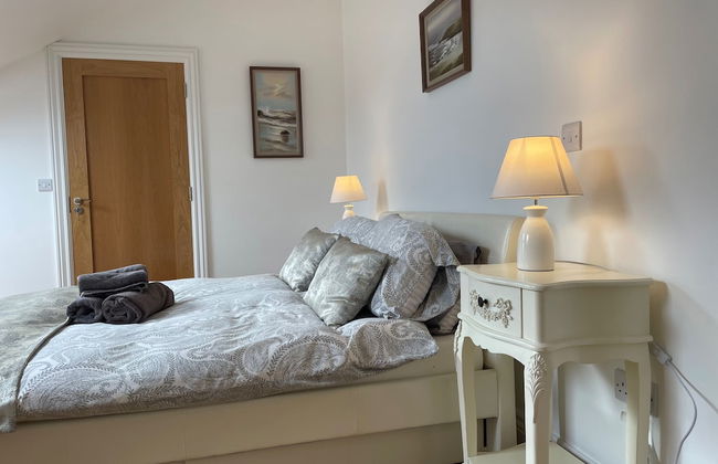 Luxury Waterfront Apartment - Photo 3