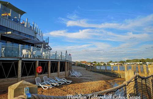 Elite Retreats 4U Lakeside Hot Tub Log Cabin with the fishing peg at Tattershall Lakes Park - Foto 41