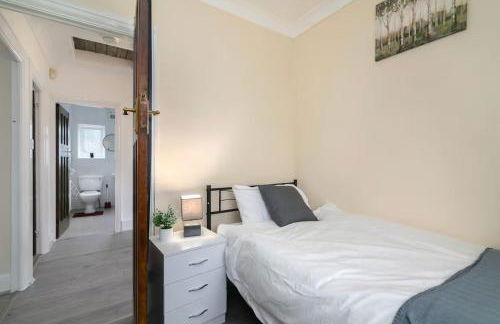 Spacious 4-Bedroom Family Home near Wembley - Foto 5