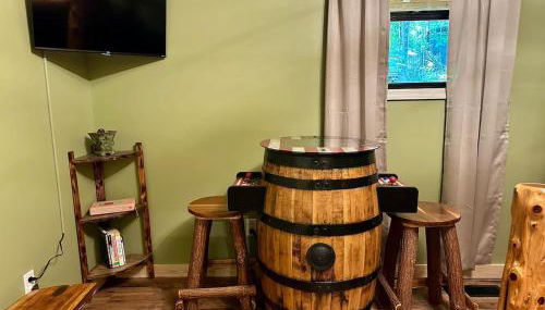 Laurelwood Luxury Cabin Hot Tub - Photo 3