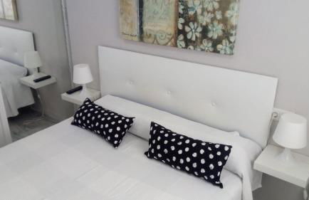 Apartamentos Laguna Beach - Photo 5