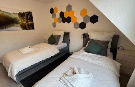 DUTTI'S HOME - Apartment A l 2 rooms l 4 Beds l TV l WIFI l Kitchen l Parking l Autobahn - Foto 10