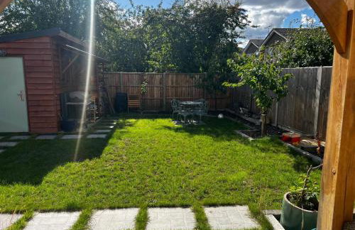 The Cherry Hill Studio - Kitchenette, bathroom, parking and lovely garden - Photo 22