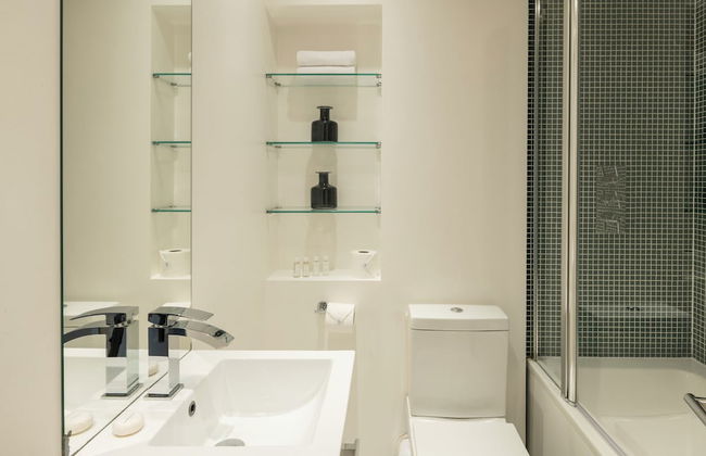 Fitzrovia by Viridian Apartments - Photo 41