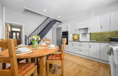 2-Bedroom Cottage - Long Stays Welcome - Photo 4