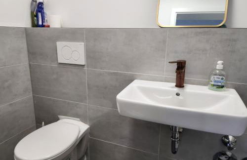 TheSuites Frankfurt-Airport - Studio Room - Private WC, Shared Bathroom - Foto 3